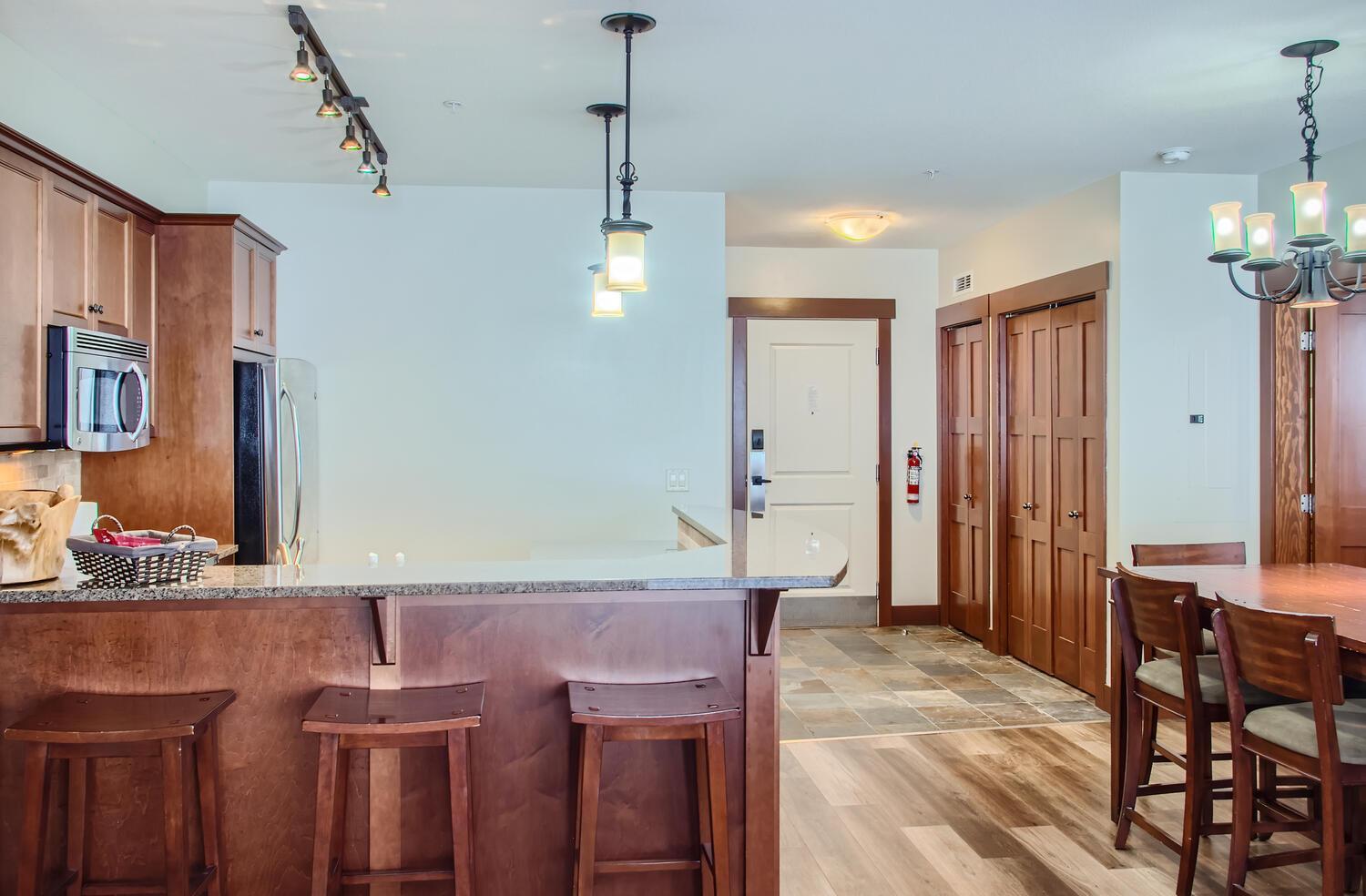 Stonegate Resort Unit C202 Big White Ski Resort ภายนอก รูปภาพ