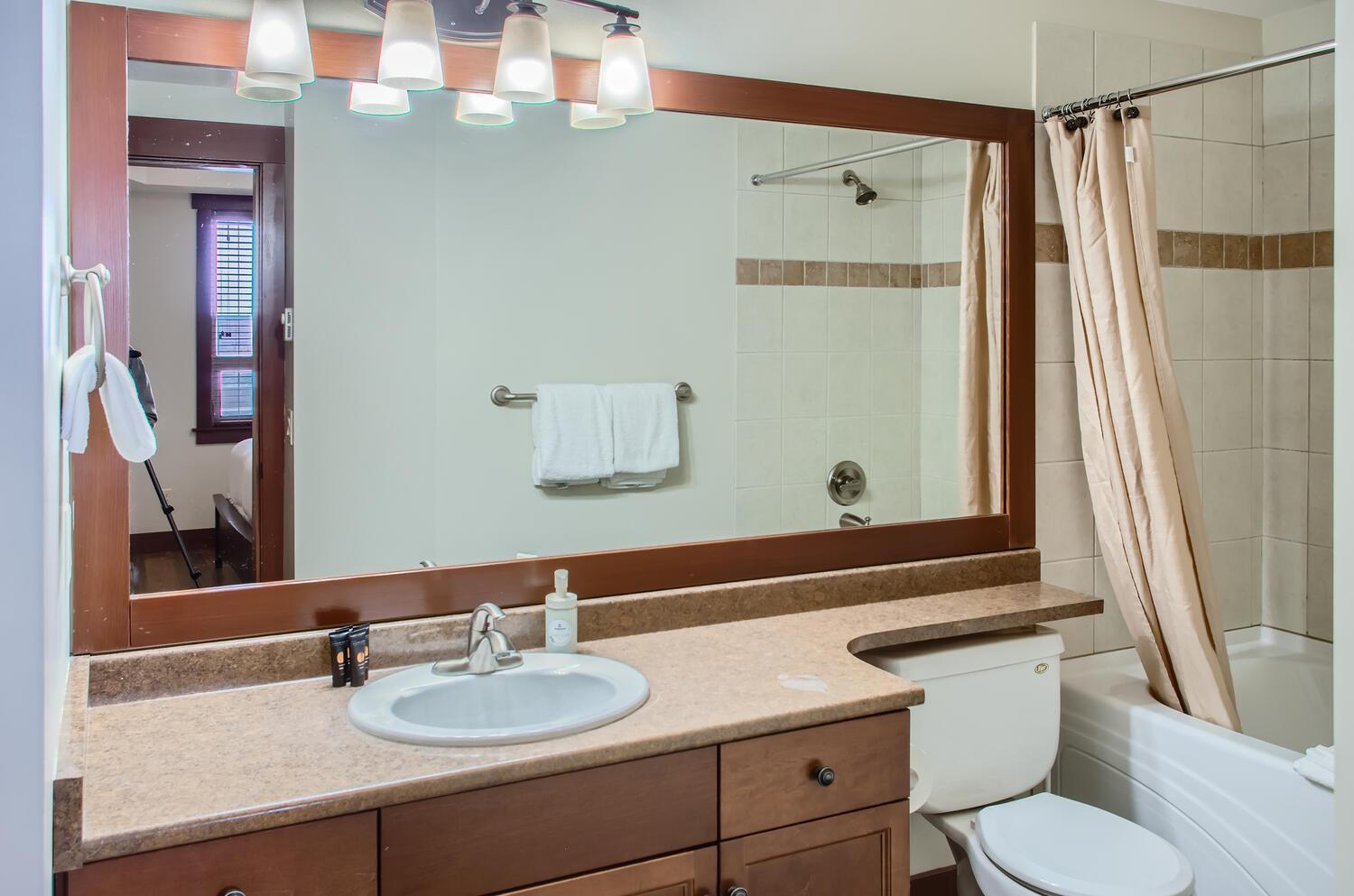 Stonegate Resort Unit C202 Big White Ski Resort ภายนอก รูปภาพ